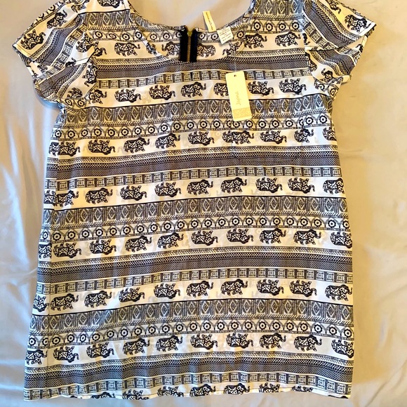 Japna Tops - Japna NWT sheer top, zipper back